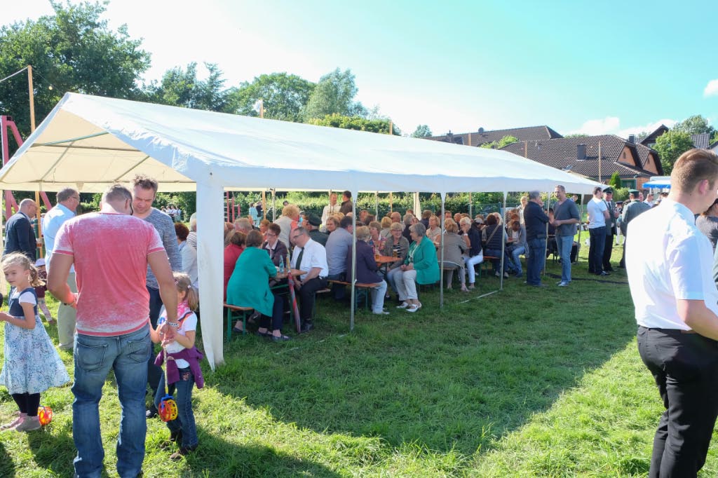 <p>es gab zwar nicht den gewohnten Biergarten unten den Kastanien des Schützenplatzes, aber auch das Zelt der Südkompanie wurde gut angenommen</p>