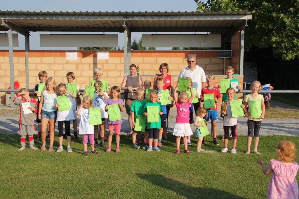 <p>In jedem Ortsteil wurden den Kindern unterleidliche Läufe geboten</p>