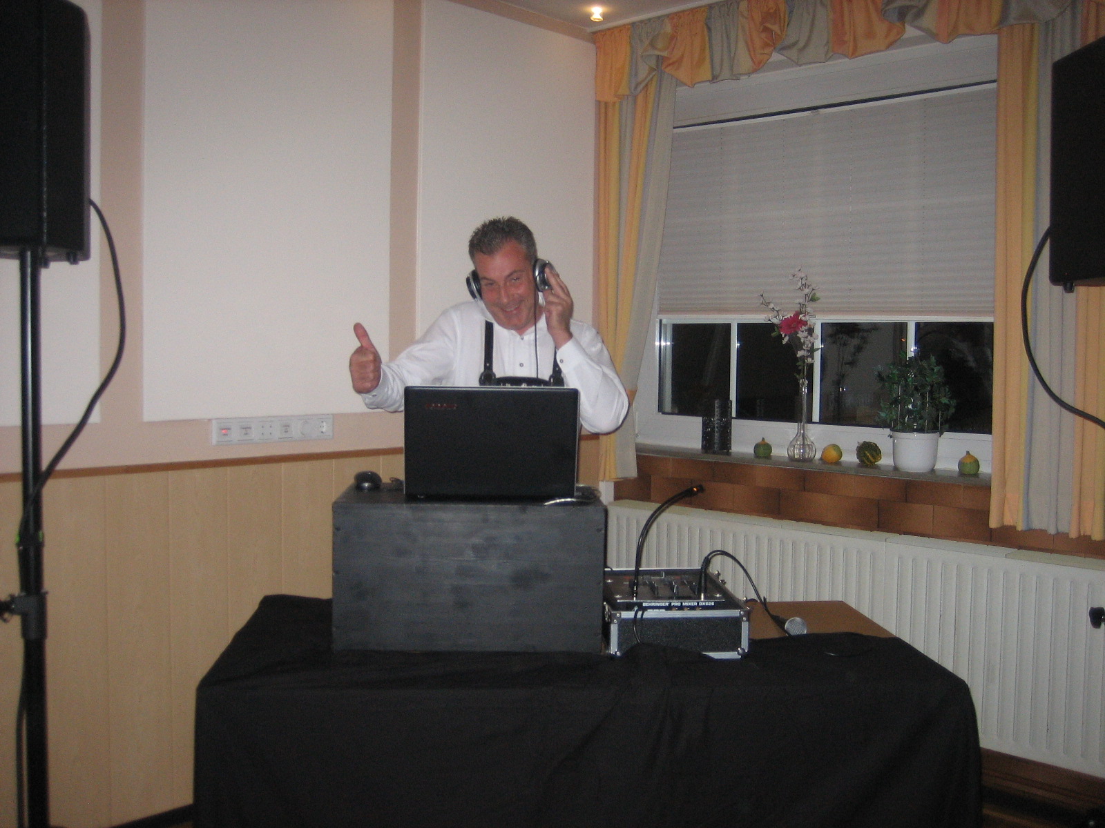 <p>DJ Gregor heizte ordentlich ein und die Stimmung wurde immer besser </p>