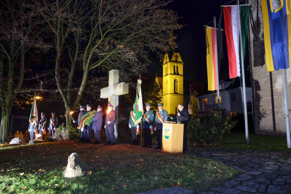 <p>Ortsvorsteher Konrad Hansmeier erinnerte an die Gefallenen der letzten Kriege.</p>
