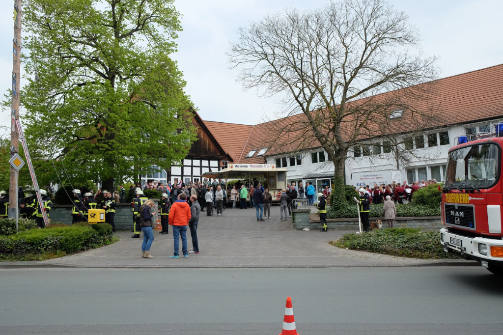 <p>Das Wetter hielt durch und auf Melschen Hof vor dem Bürgerhaus konnte es zum gemütlichen Teil übergehen</p>