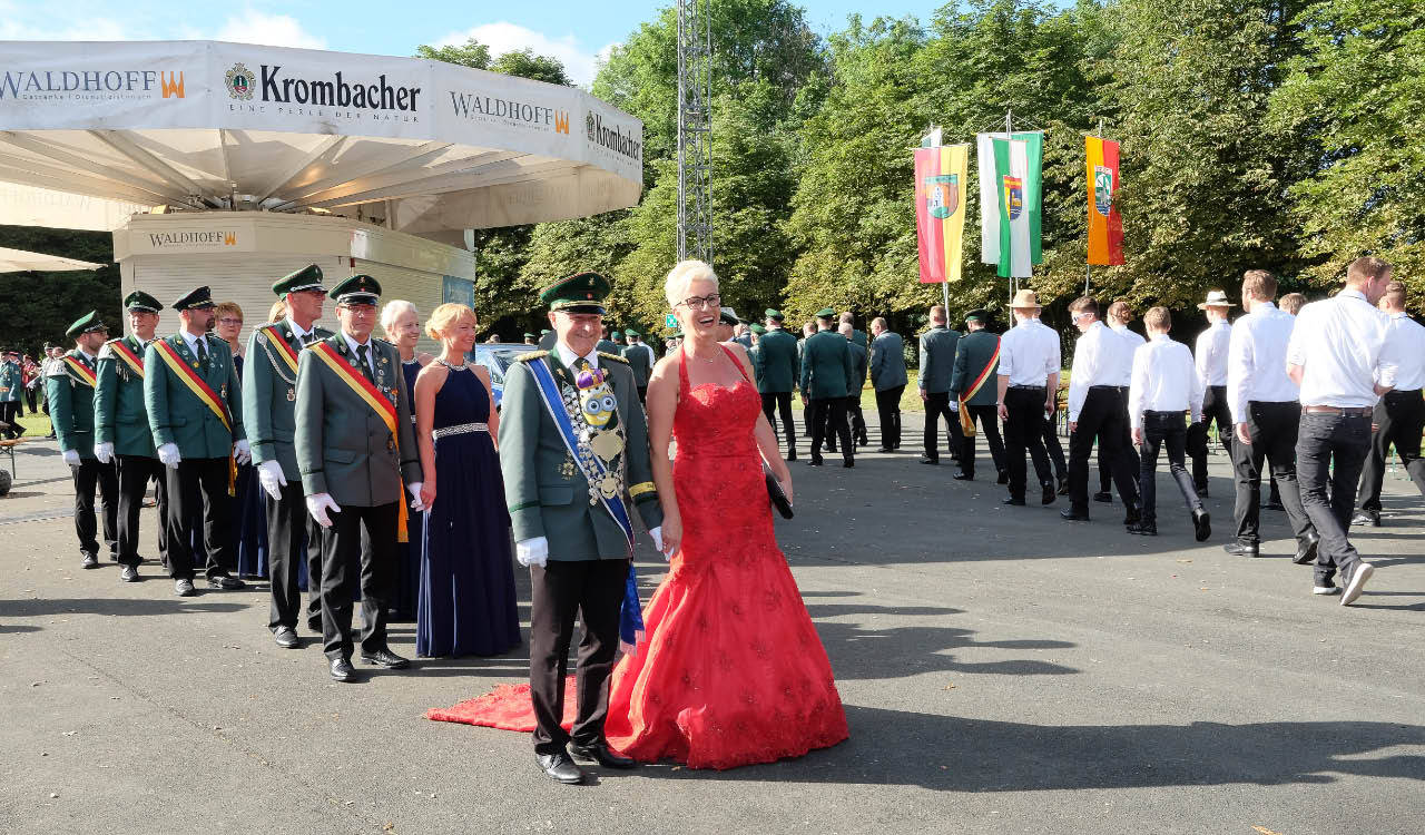 <p>Schützenfestmontag. Schon am frühen Morgen strahlte Königin Christiane wieder wie am ersten Schützenfesttag. </p>