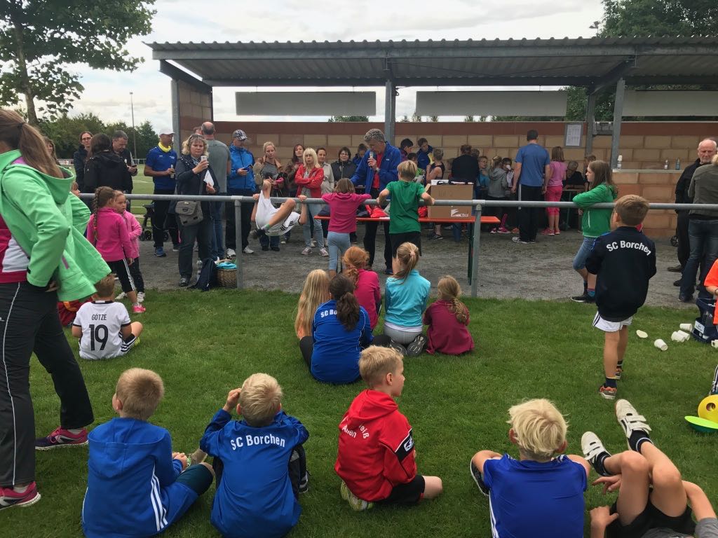 <p>Weiterhin wurde die Abschlussveranstaltung des 5. Borchener Schüler-Lauf-Cup auf dem Eschensportpark durchgeführt</p>