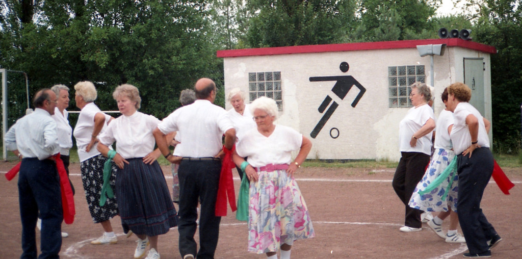 <p>Vorführung der Seniorengruppe beim Sportfest 1992</p>
