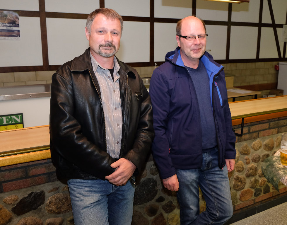 <p>Gründungsmitglieder Gerd und Werner Klocke, vom Weserufer angereist.</p>