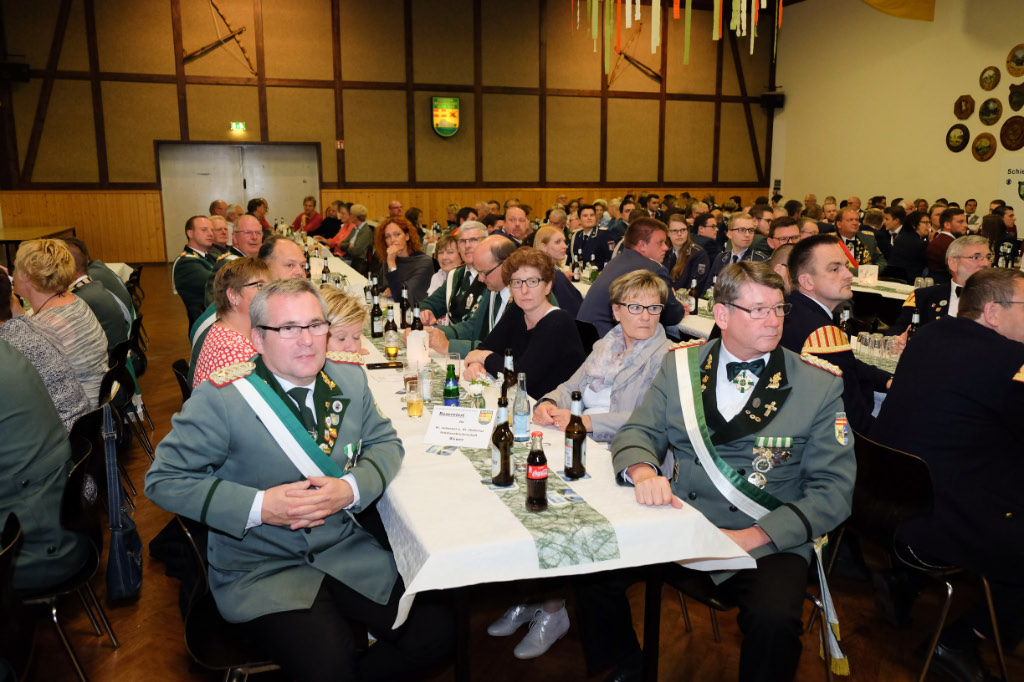 <p>Als toller Einstieg in die Schützenfestsaison stehen seit Jahrzehnten 2 Schützenfesttage, viele machen daraus sogar 3 – 4 Tage, bei St. Johannes und St. Hubertus Wewer auf dem Programm.</p>
