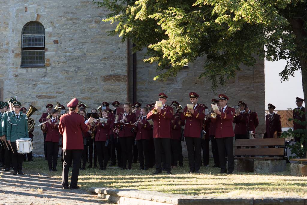 <p>Der Zapfenstreich wurde vom Spielmannszug unter der Leitung von Martin Schumacher und dem Alfener Musikverein unter der Leitung von Babtist Müller gespielt</p>