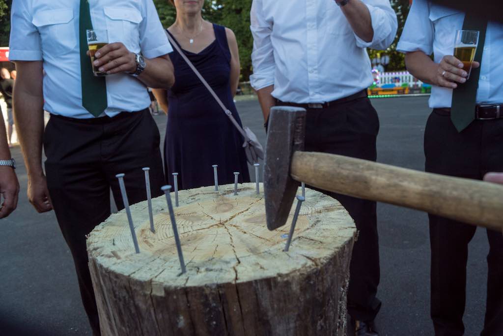 <p>Mit unterschiedlichen Geschick versuchte sich die Besucher</p>
