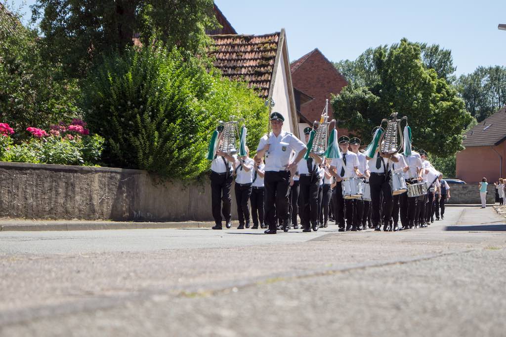 <p>Der Spielmannszug führte den Zug an</p>