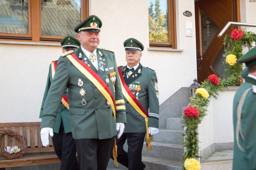 <p>Oberst Markus Hüster und seine Adjudaten</p>