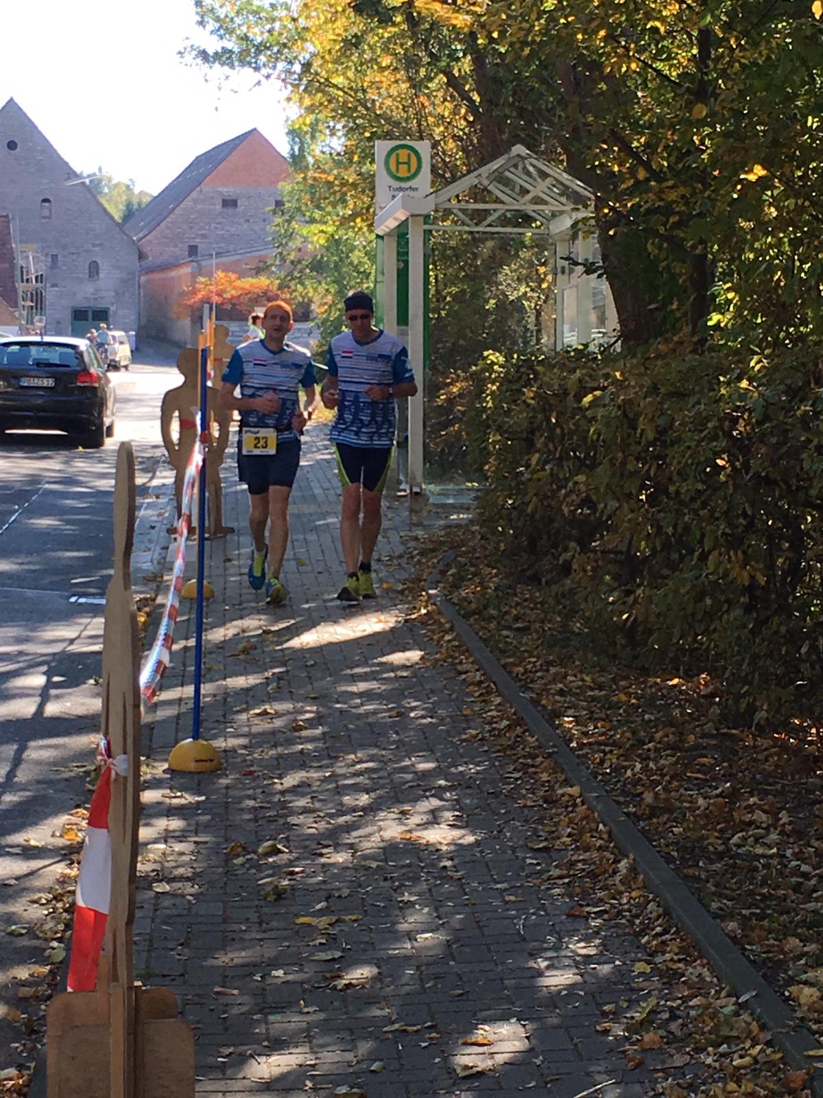 <p>Mit Damian Nübel und Andreas Hansmeier waren zwei Alfener auf der Marathon Strecke</p>