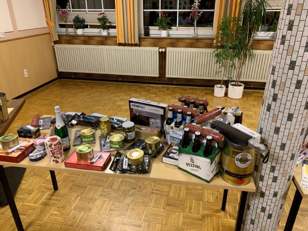 <p>Eine gut gefüllte Tombola rundete den Abend ab.</p>