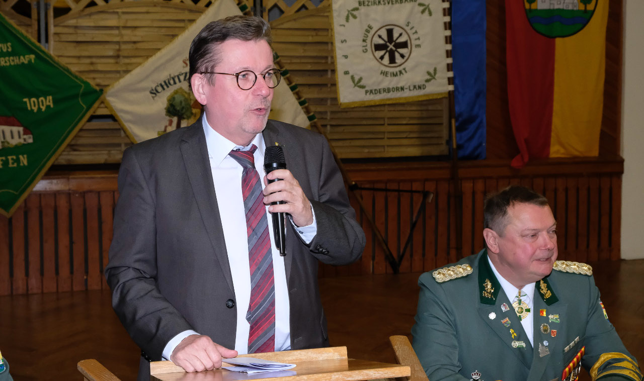 <p>Bürgermeister Allerdissen lobt die Schützen für das hervorragend organisierte Jubelschützenfest im vergangenen Jahr. </p>