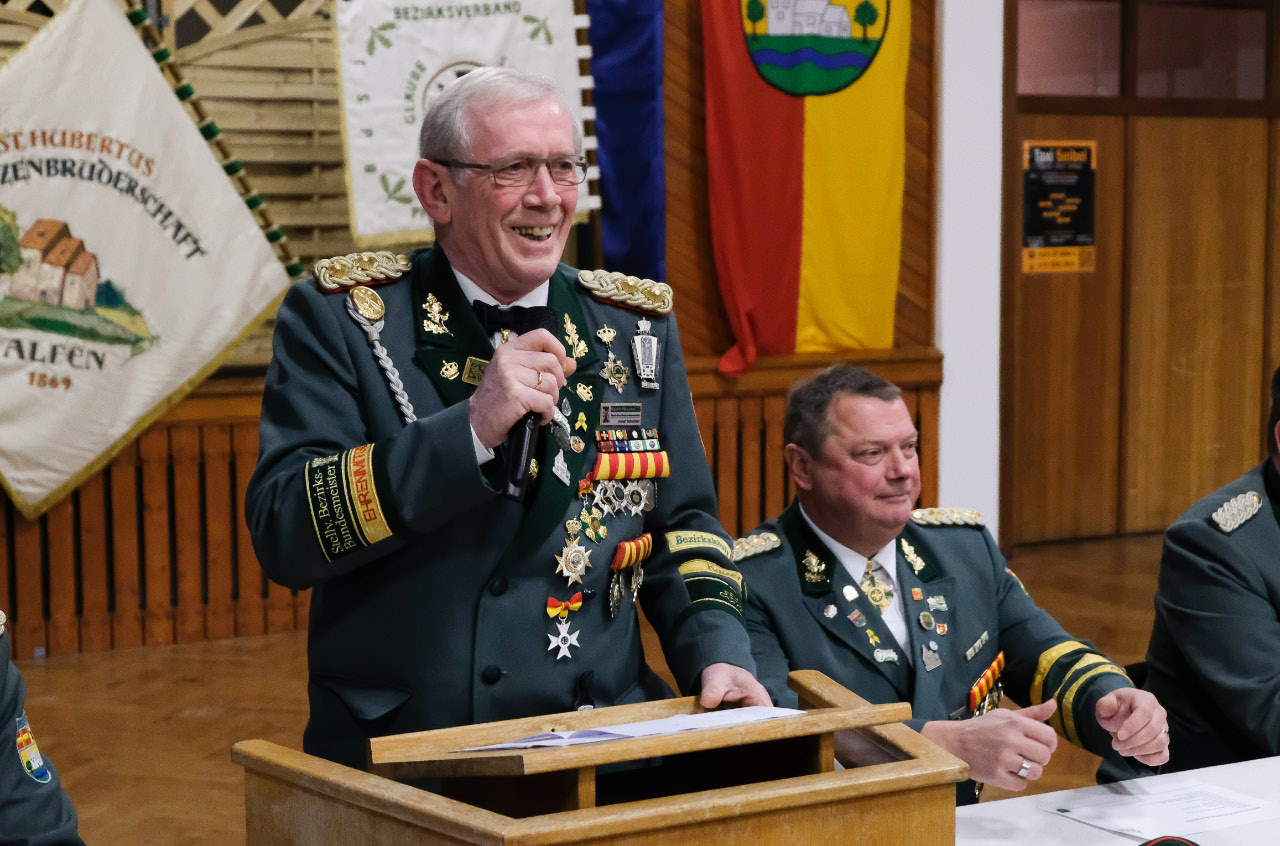 <p>der stellvertr. Bezirksbundesmeister Josef Schröder überbringt die Grüße des Bezirksvorstandes. </p>