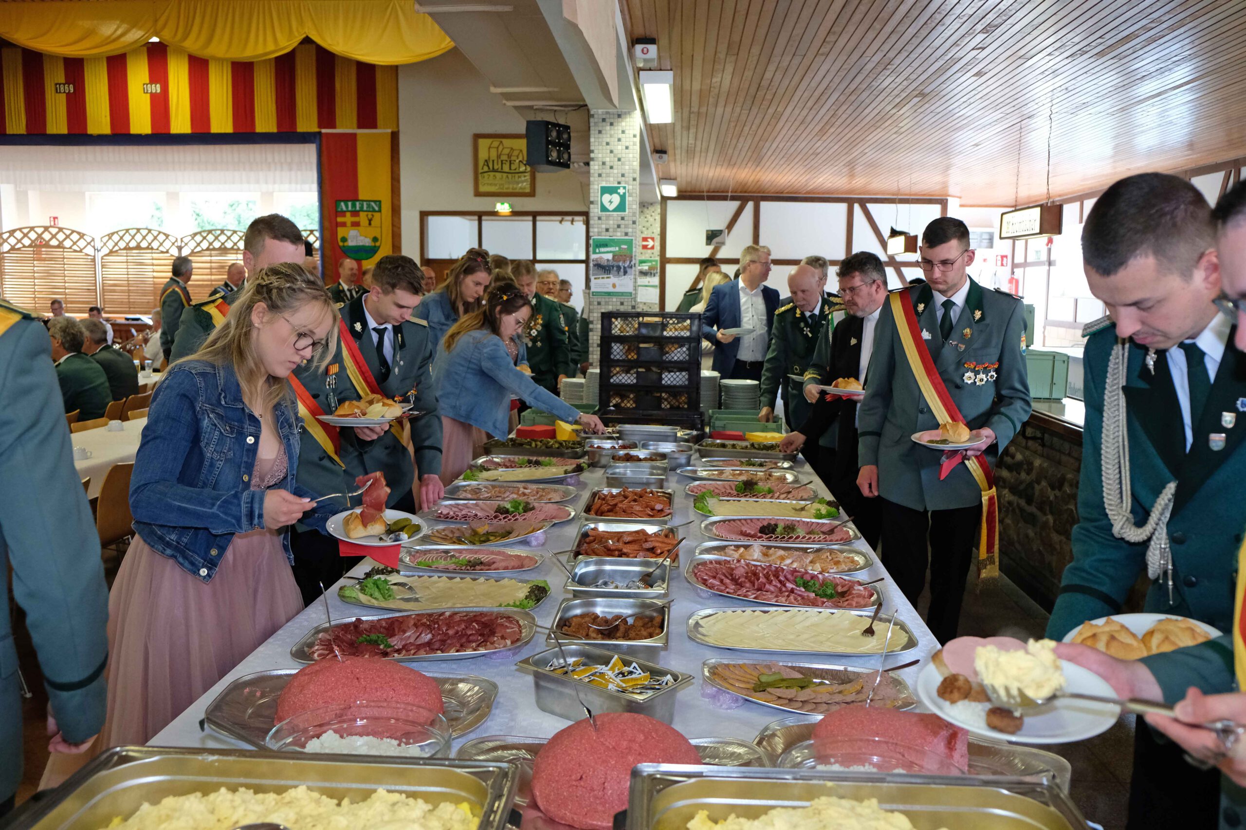 <p>Das Frühstücksbuffet ist wieder reichhaltig vorbereitet </p>