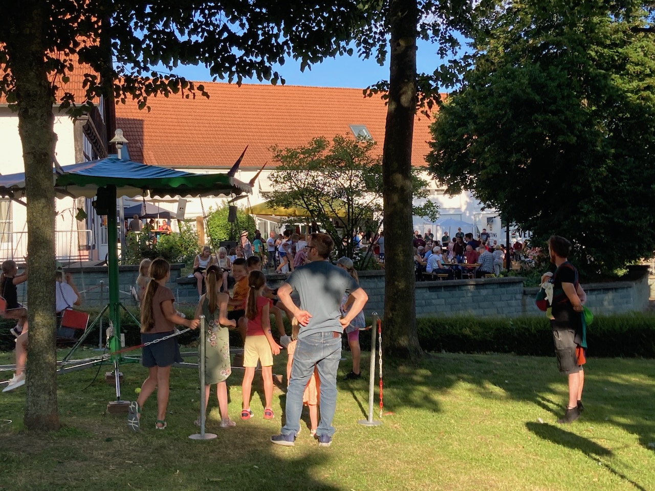 <p>Als besonderen Highlight für Kinder und Familien: eine Dorfolympiade. </p>