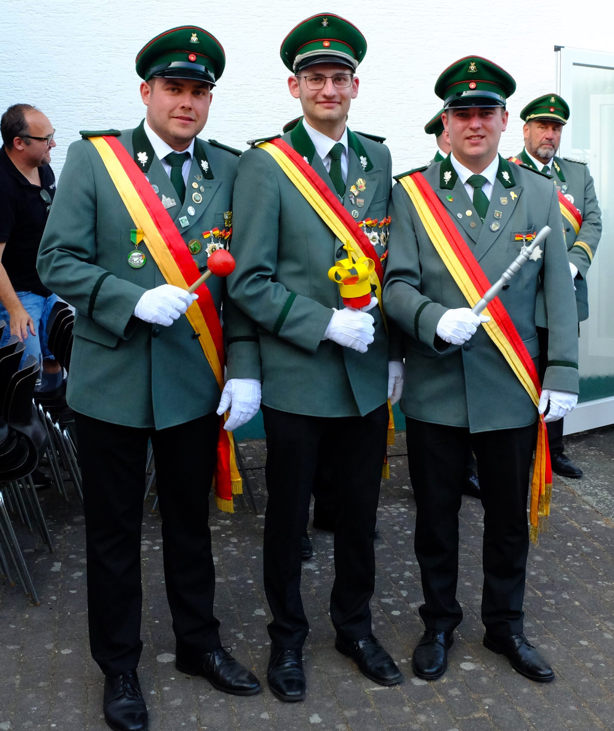 <p>Prinzen der Altschützen. Apfel: Tim Tölle, Krone: Jan Gürntke, Zepter: Tim Tölle </p>