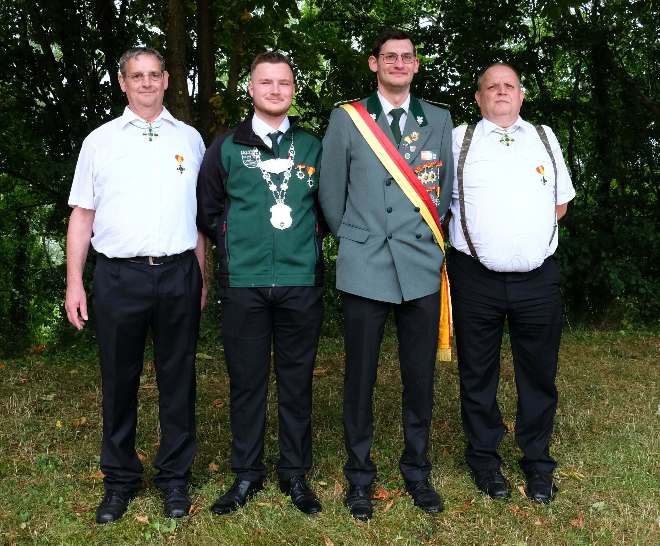 <p>Zepterprinz Gerd Gürntke, Kaiser Kenny Weber, Kronprinz Jan Gürntke, Apfelprinz Rolf Gürntke</p>