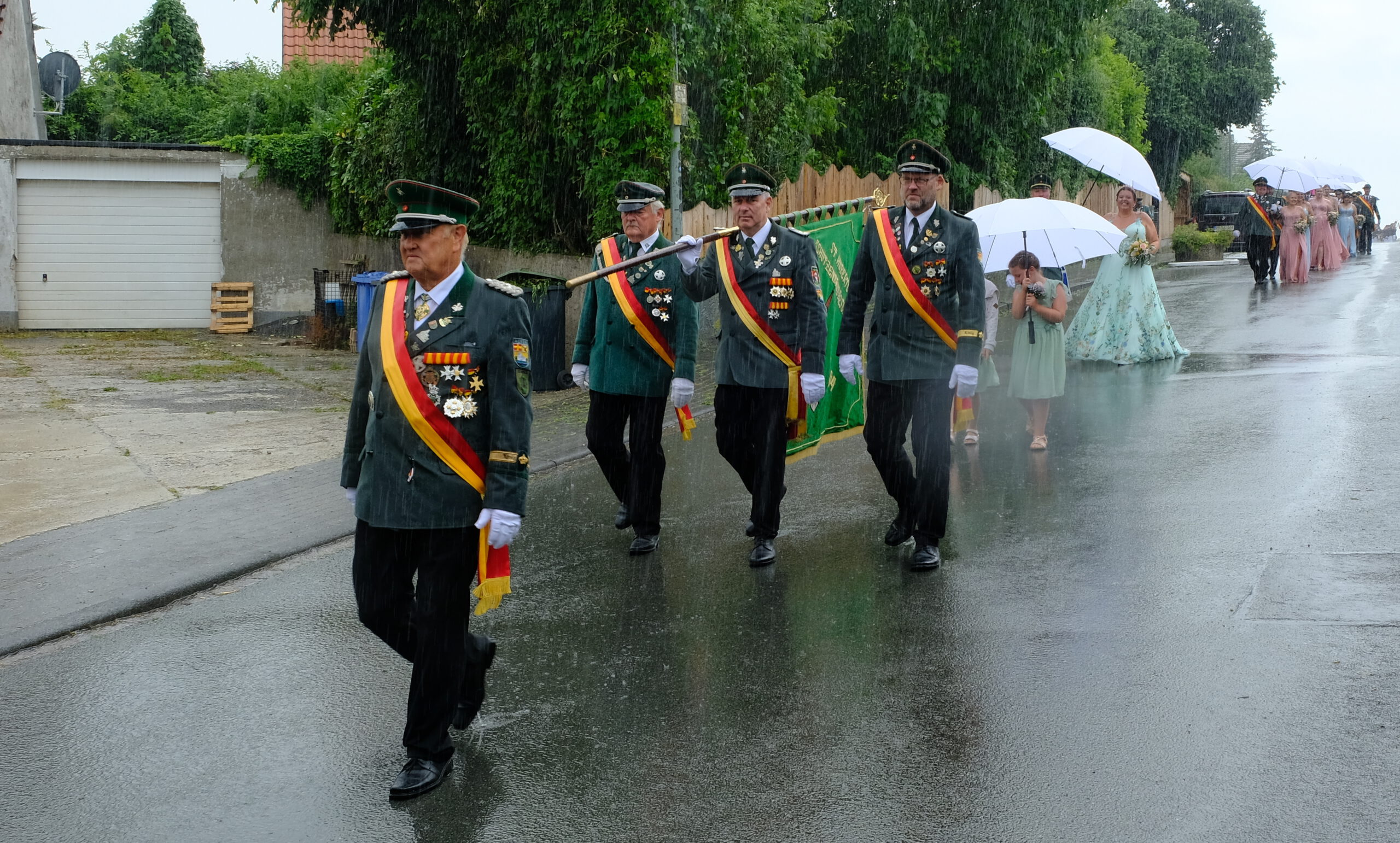 <p>Leider sorgte ein Regenschauer für eine ungewollte Abkühlung …</p>